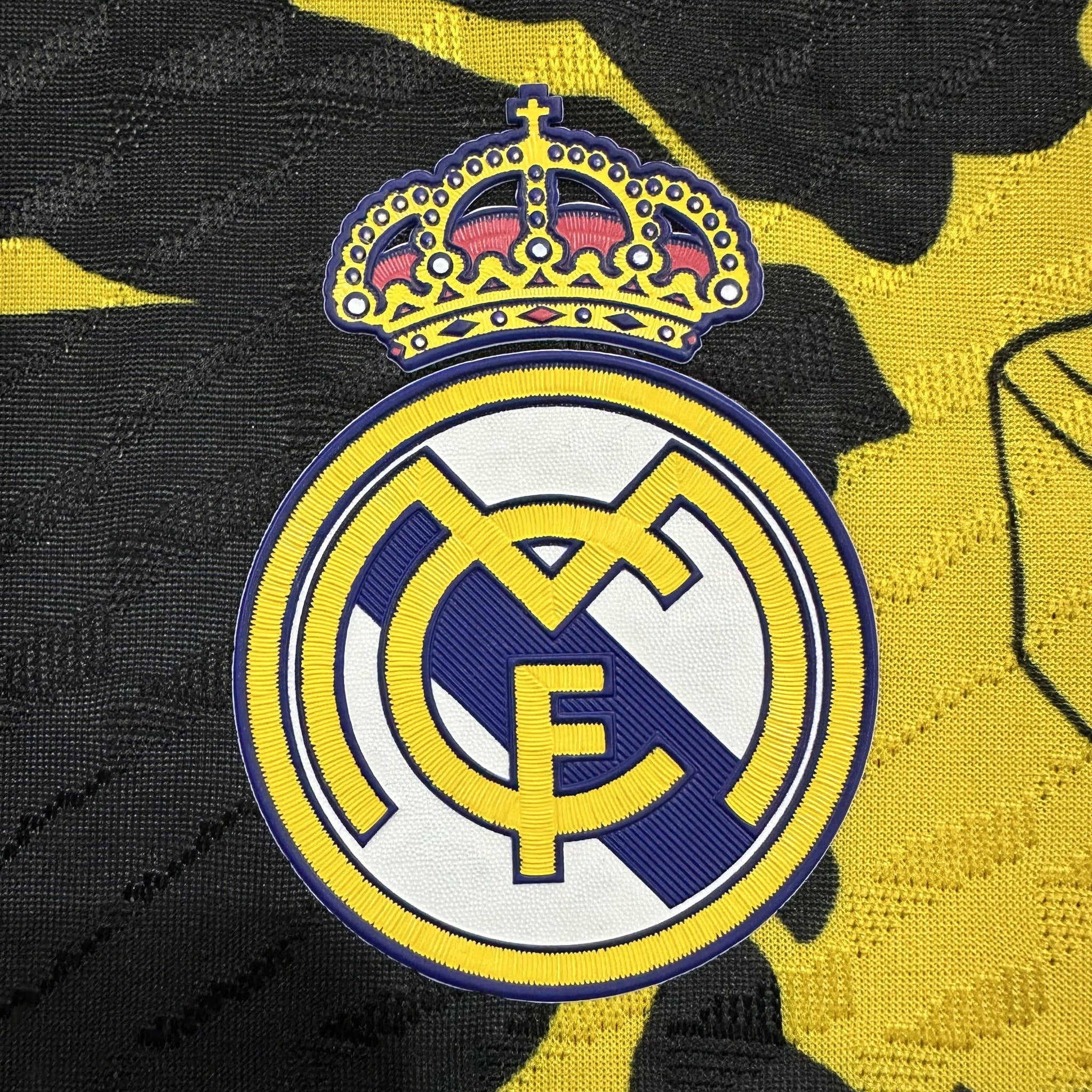 Real Madrid Player 25/26 Avengers Black Special Edition Kit – image 6