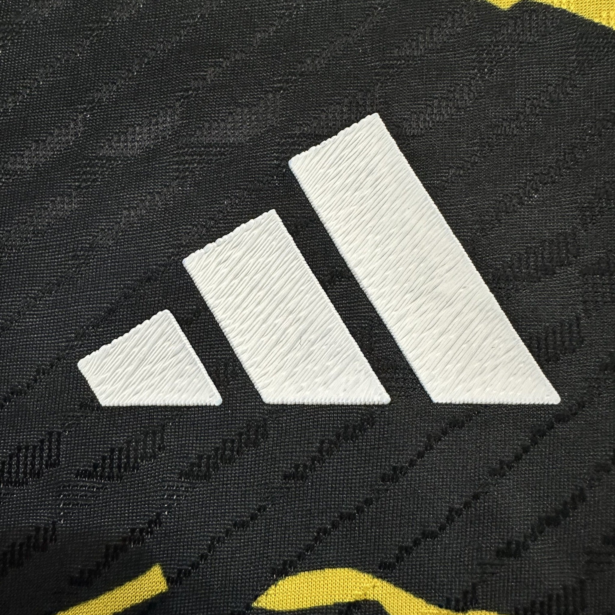 Real Madrid Player 25/26 Avengers Black Special Edition Kit – image 7