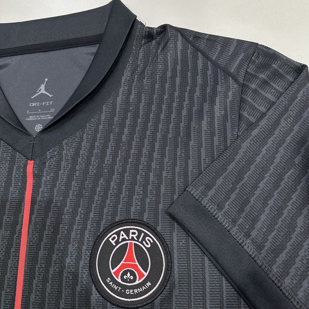 Paris Saint-Germain 25/26 Fourth Kit – image 9
