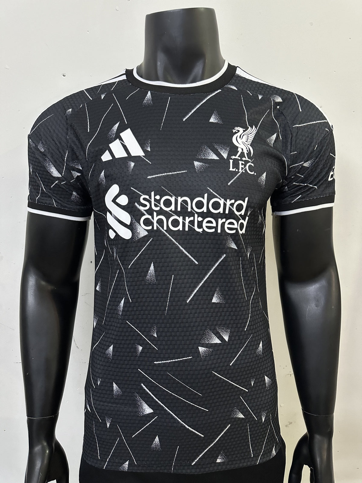 Liverpool Player 26/27 Black Special Edition Kit – image 1