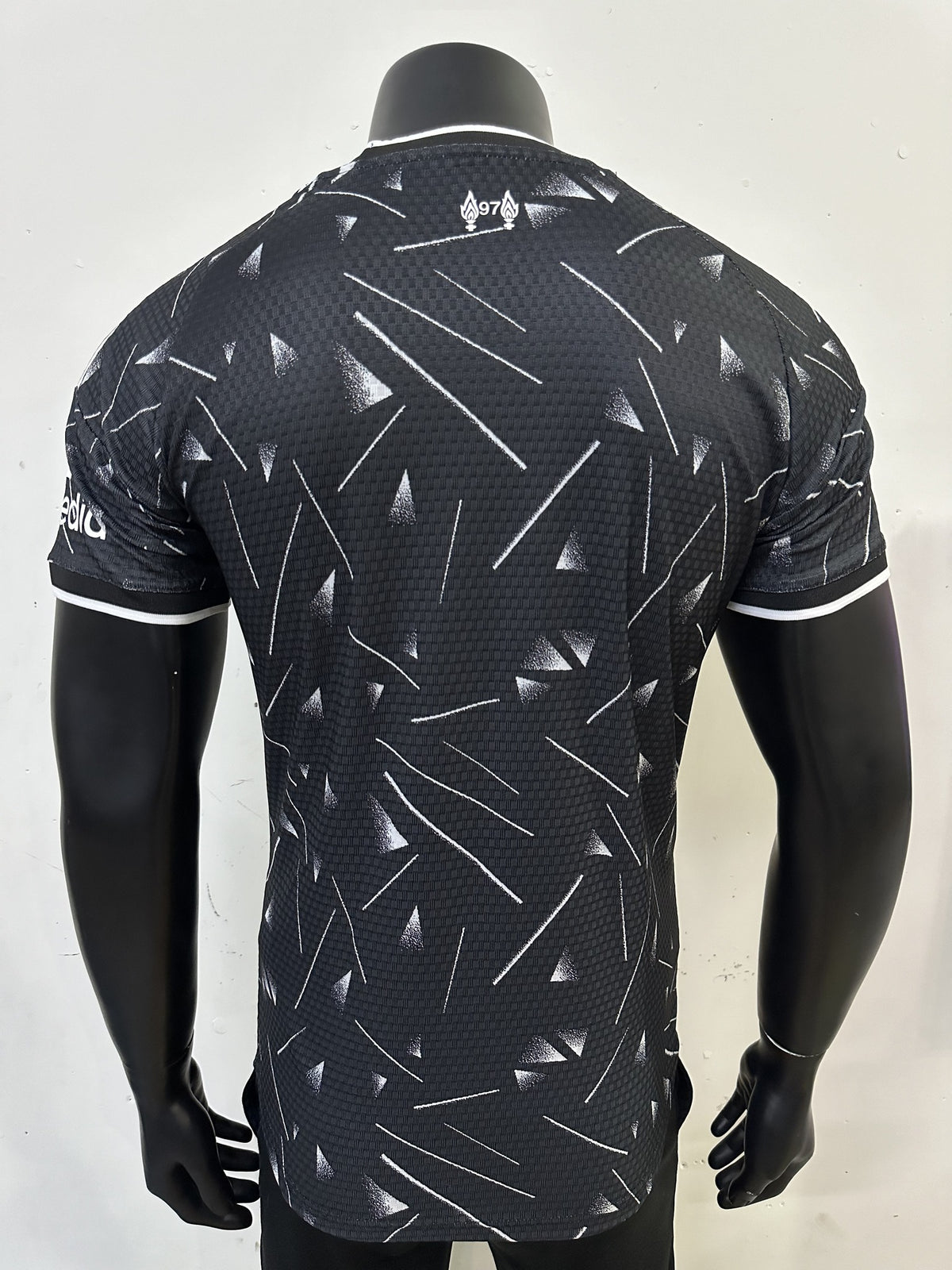Liverpool Player 26/27 Black Special Edition Kit – image 2