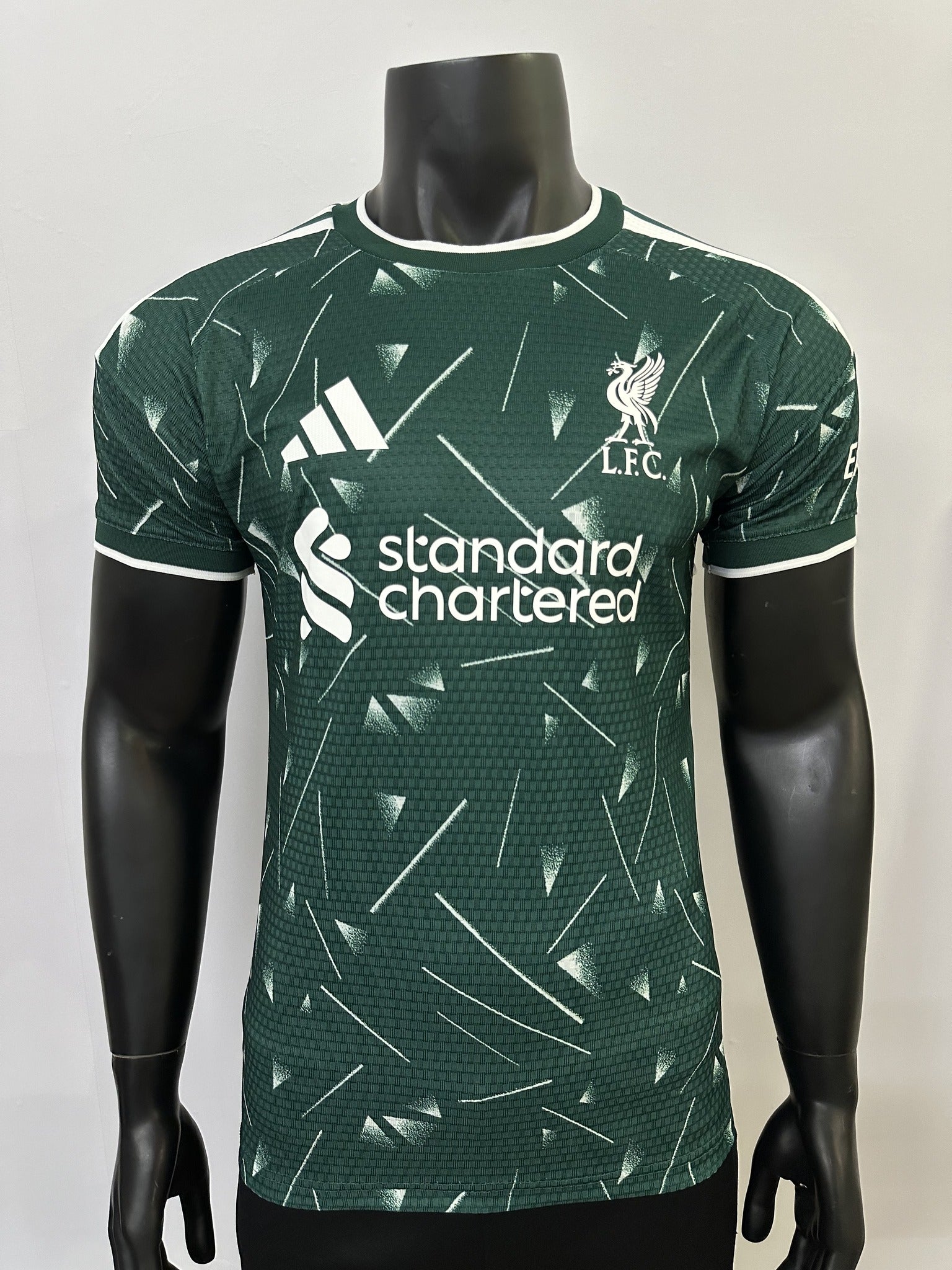 Liverpool Player 26/27 Green Special Edition Kit – image 1