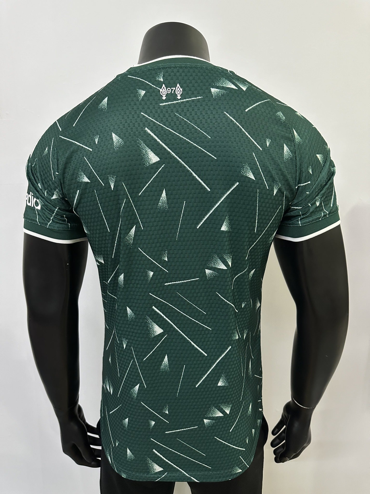 Liverpool Player 26/27 Green Special Edition Kit – image 2
