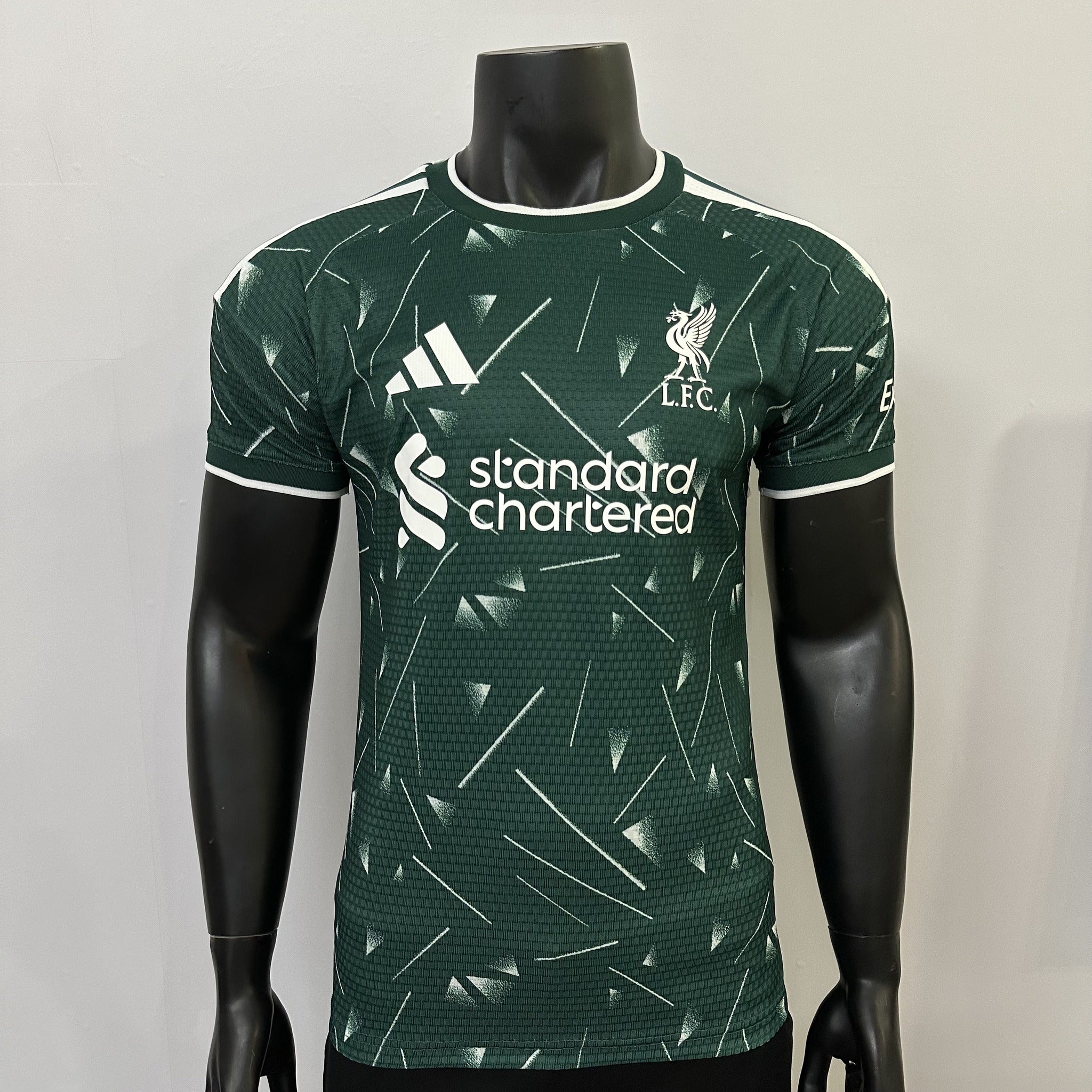 Liverpool Player 26/27 Green Special Edition Kit – image 3