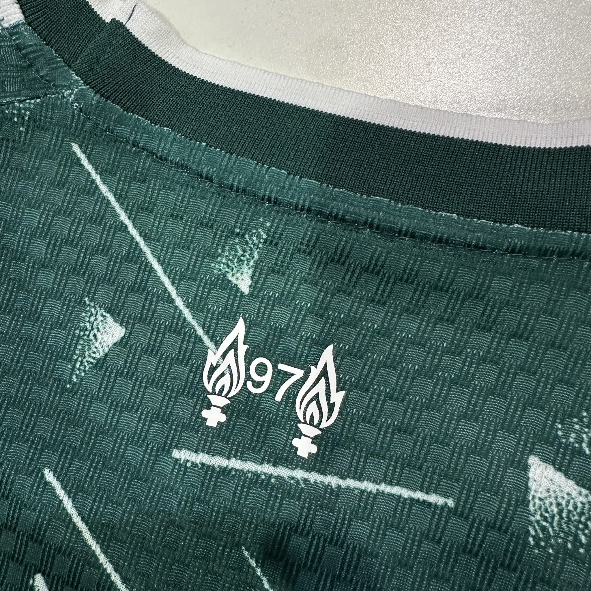 Liverpool Player 26/27 Green Special Edition Kit – image 8